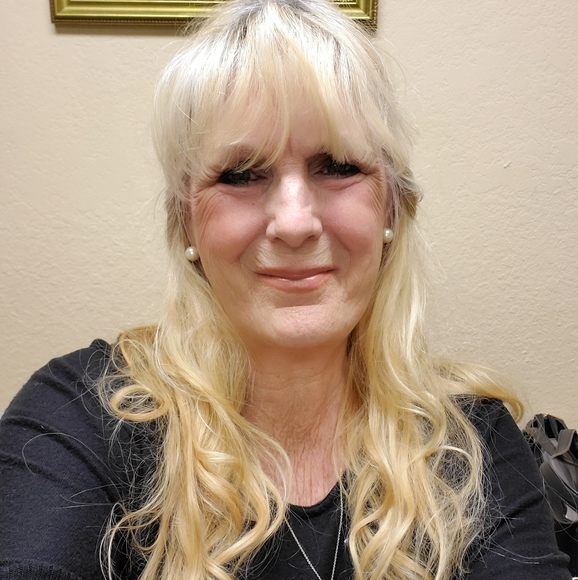 Meet your Posher, Dianna - Picture 2 of 5